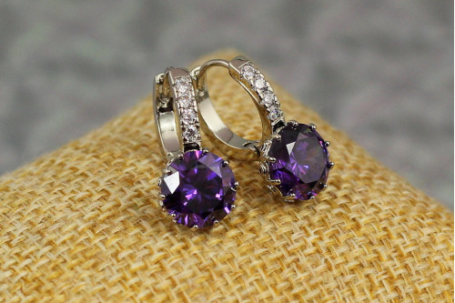 Серьги Xuping Jewelry с большим фиолетовым камнем 2 см серебристые