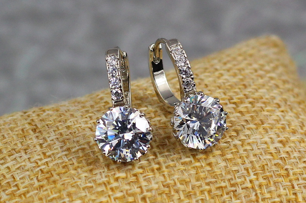 Сережки Xuping Jewelry з великим білим каменем 2 см сріблясті