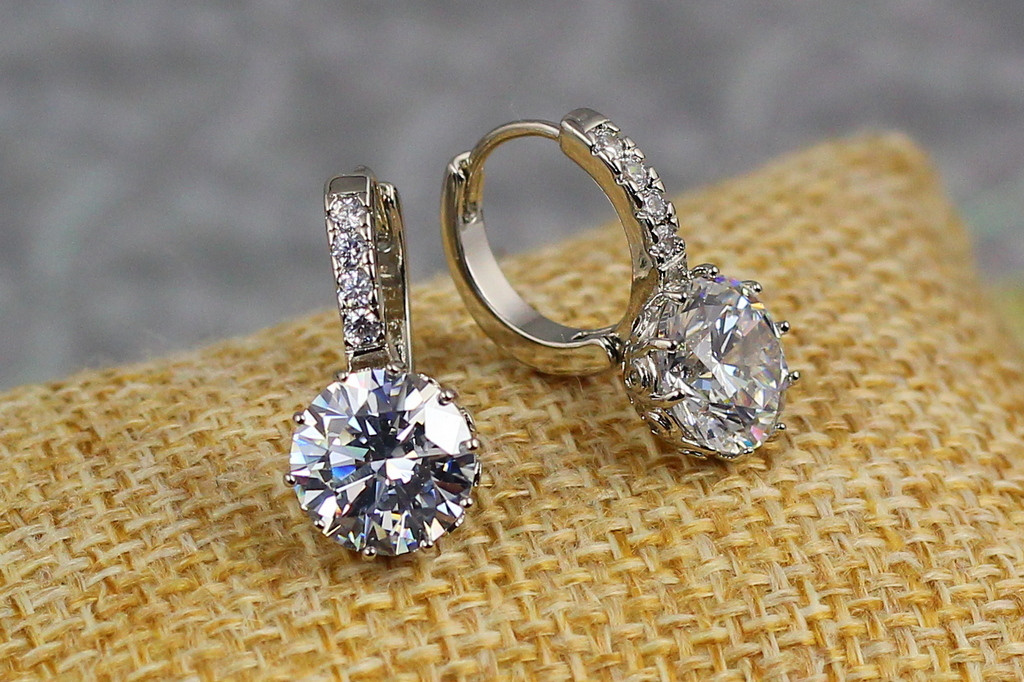 Сережки Xuping Jewelry з великим білим каменем 2 см сріблясті