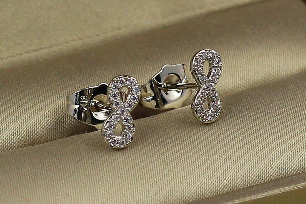 Сережки гвоздики Xuping Jewelry нескінченність із камінчиками 4 мм сріблясті
