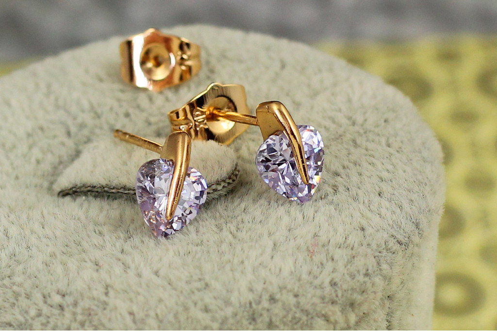 Серьги гвоздики  Xuping Jewelry лиловый фианит в форме сердечка 10 мм золотистые