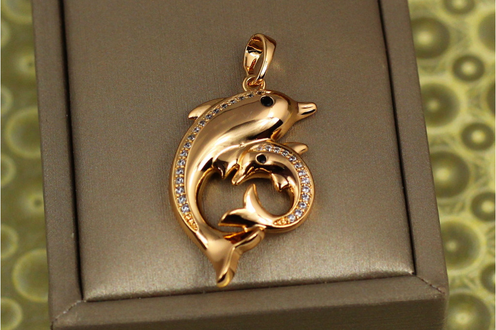 Кулон Xuping Jewelry дельфины мать и детеныш 3 см золотистый