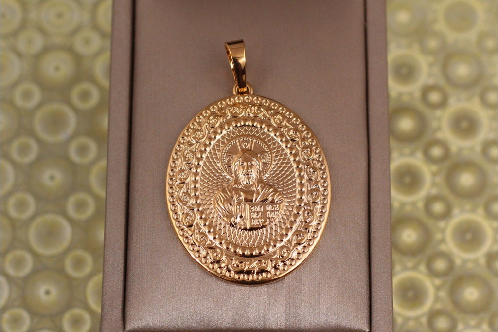 Ладанка Xuping Jewelry овальная тисненная Иисус ажурная окантовка 3.8 см золотистая