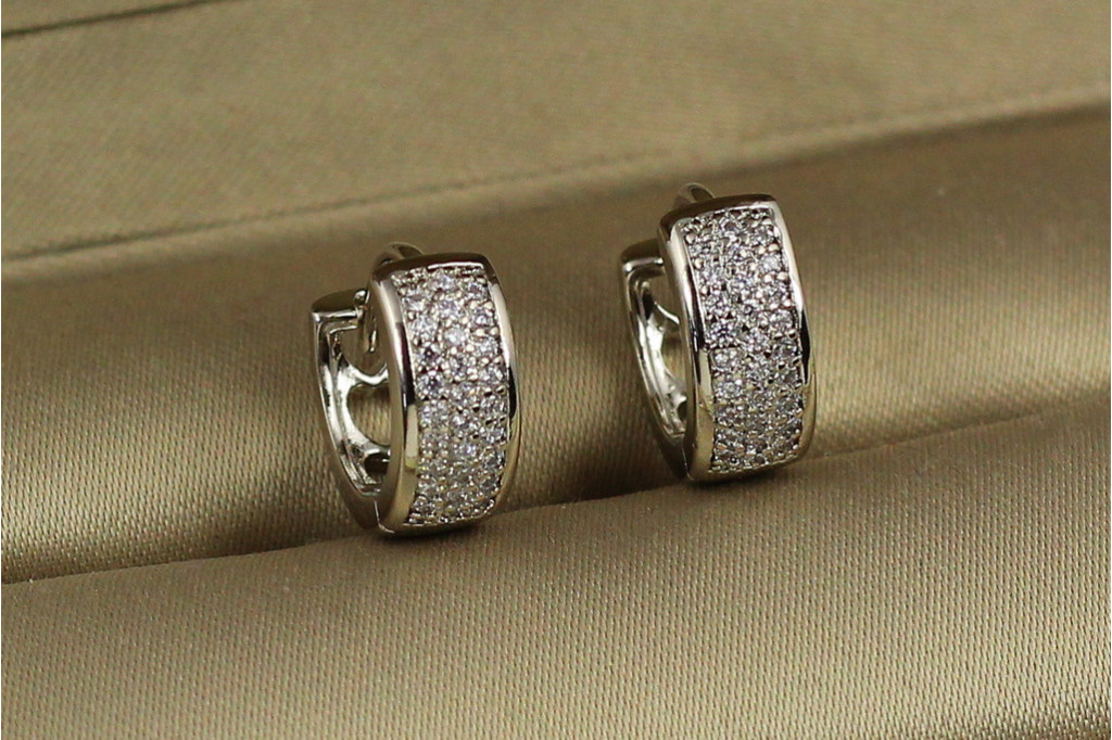 Сережки кільця Xuping Jewelry широкі з камінцями з боків бортики 1.3 см сріблясті