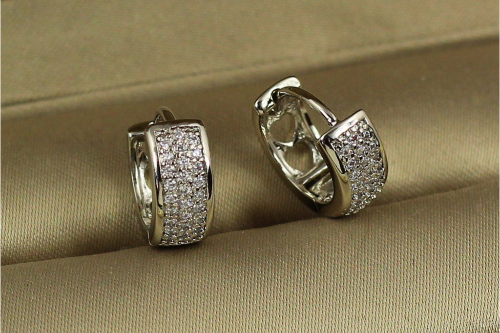 Сережки кільця Xuping Jewelry широкі з камінцями з боків бортики 1.3 см сріблясті