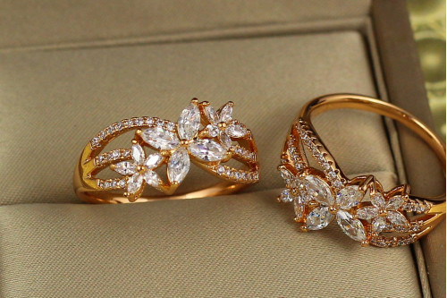 Кільце Xuping Jewelry квітучий сад із білими каменями р 16 золотисте