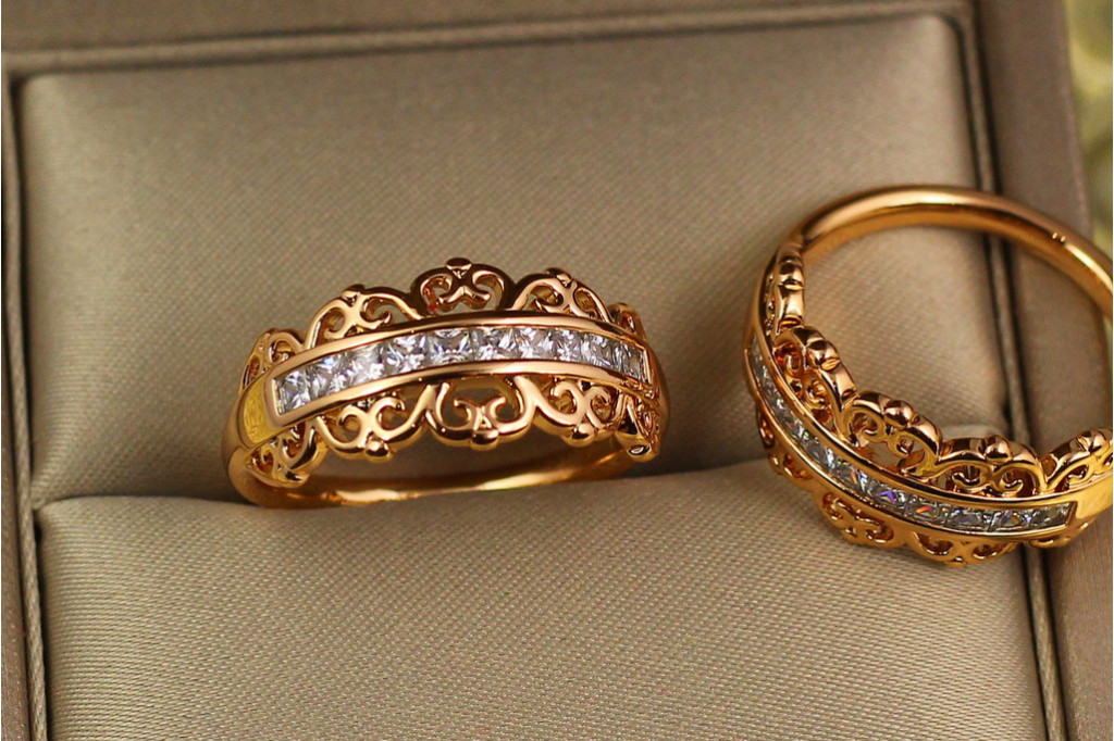 Кольцо Xuping Jewelry зимний дворец р 17  золотистое