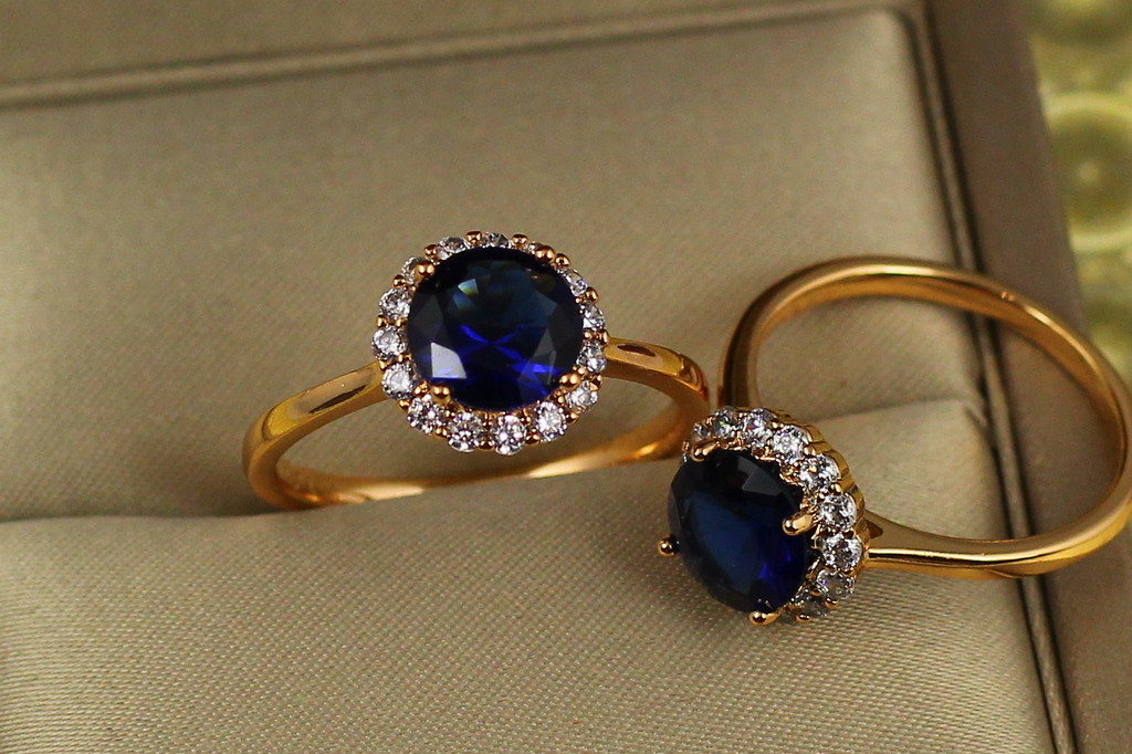 Кольцо Xuping Jewelry две площадки с синим камнем р 20  золотистое