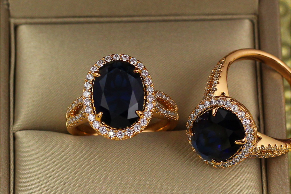 Кольцо Xuping Jewelry камея с синим камнем р 20  золотистое