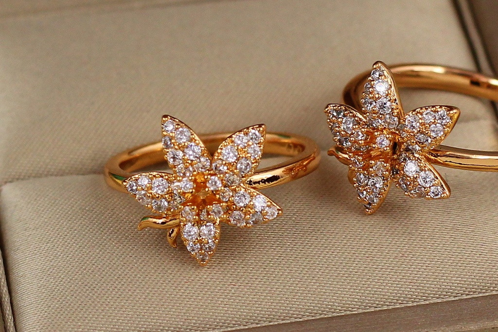 Кільце Xuping Jewelry лілія з тичинками р 17 золотисте