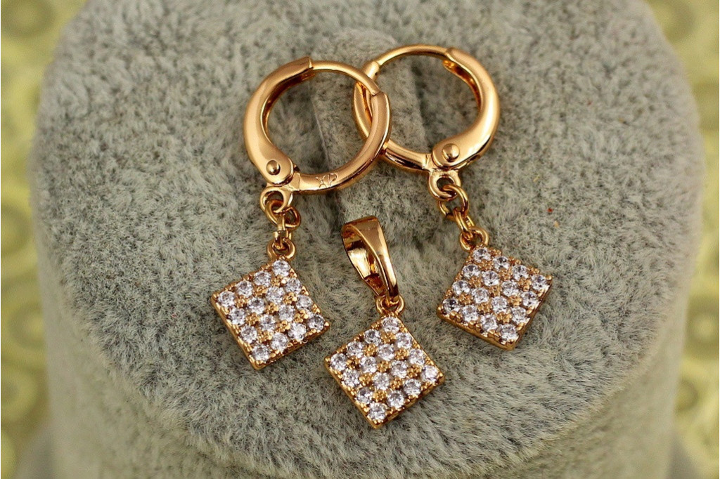 Набор Xuping Jewelry серьги с кулоном ромбики с камешками золотистый