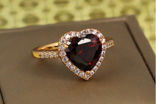 Кільце Xuping Jewelry серце океану з червоним каменем 1,4 см р 20 золотисте