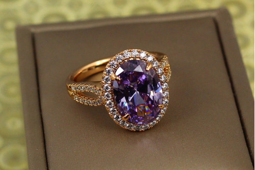 Кільце Xuping Jewelry Камея з фіолетовим каменем р 18 золотисте