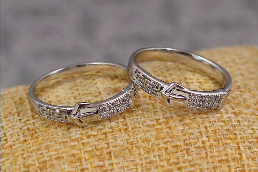 Кольцо  Xuping Jewelry ремешок с греческим узором р 20 серебристое