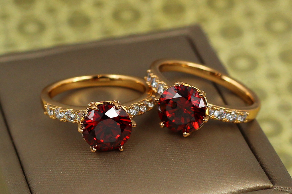 Кільце Xuping Jewelry зерно граната з червоним каменем р 16 золотисте