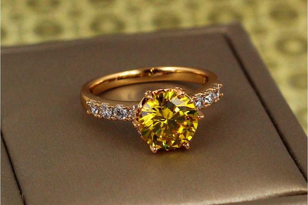 Кільце Xuping Jewelry зерно граната з жовтим каменем р 19 золотисте