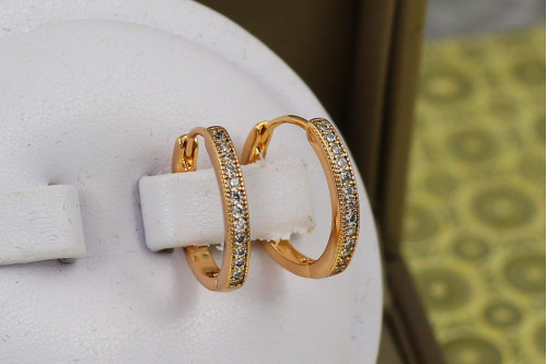Серьги Xuping Jewelry кольца дорожка с бортиками из точек 1.6 см золотистые