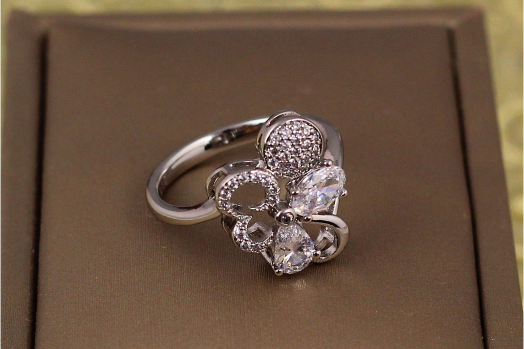 Кольцо  Xuping Jewelry локон страсти р 16 серебристое