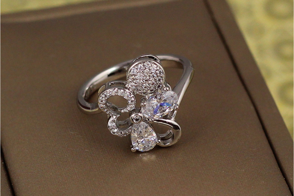 Кольцо  Xuping Jewelry локон страсти р 19 серебристое