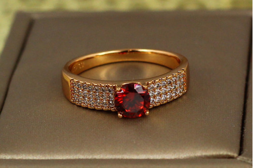 Кільце Xuping Jewelry свято життя з червоним каменем р 18 золотисте