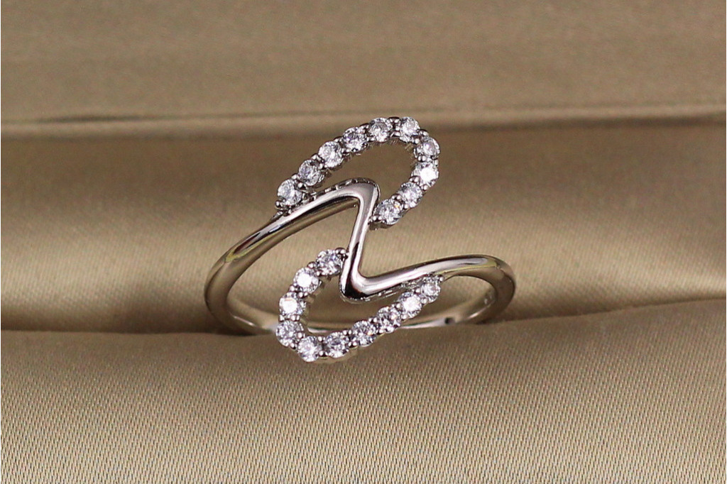 Кольцо  Xuping Jewelry замысловатый зигзаг р 18 серебристое