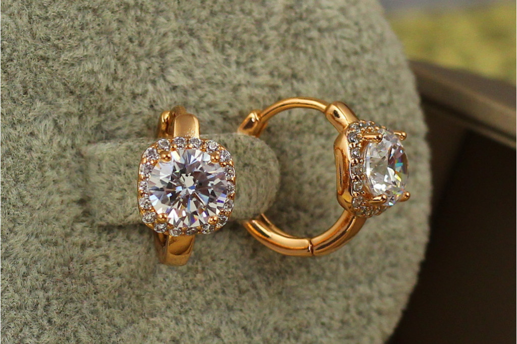 Сережки Xuping Jewelry білий принц 1.5 см золотисті