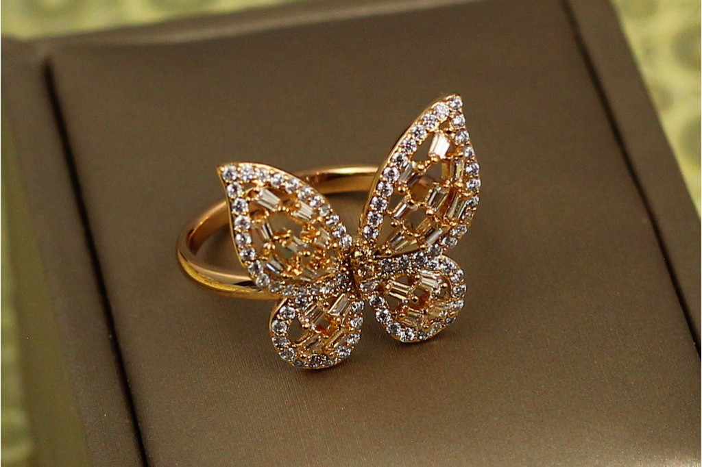 Кільце Xuping Jewelry великий метелик крила з камінням кольору шампанського р 18 золотисте