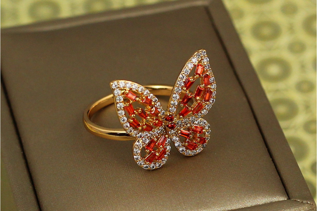 Кільце Xuping Jewelry великий метелик крила з камінням коралового кольору р 18 золотисте