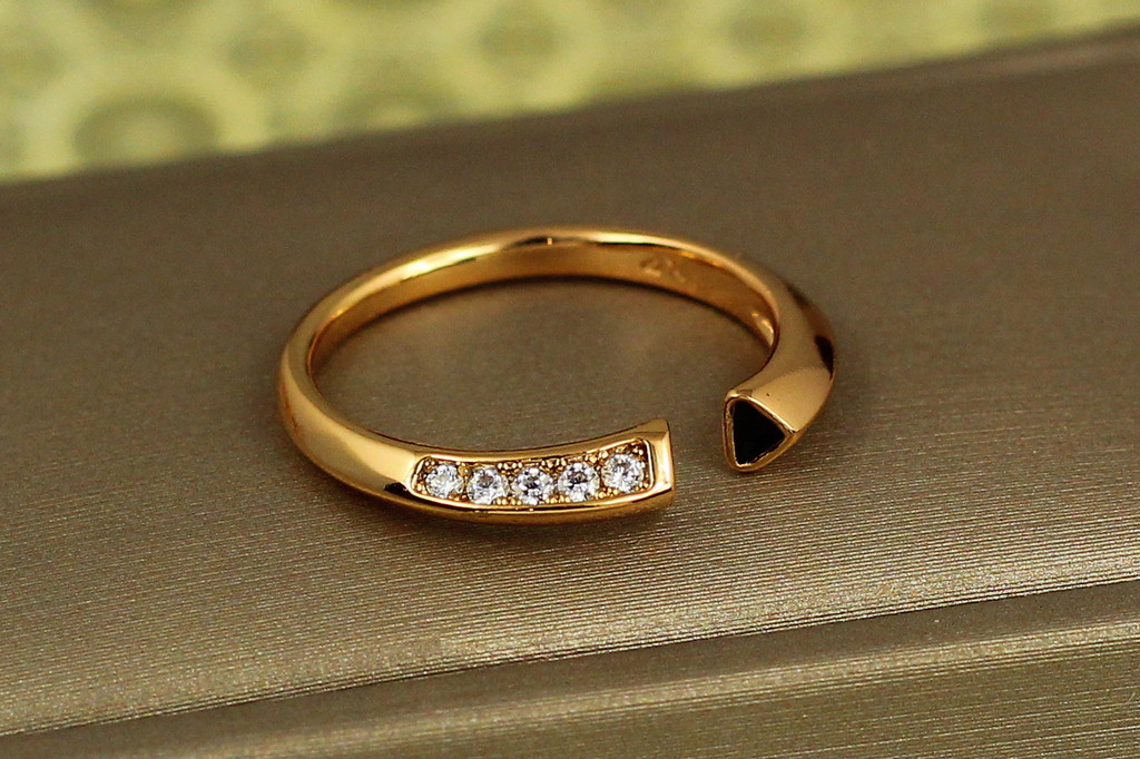 Кольцо Xuping Jewelry свирель р 16  золотистое