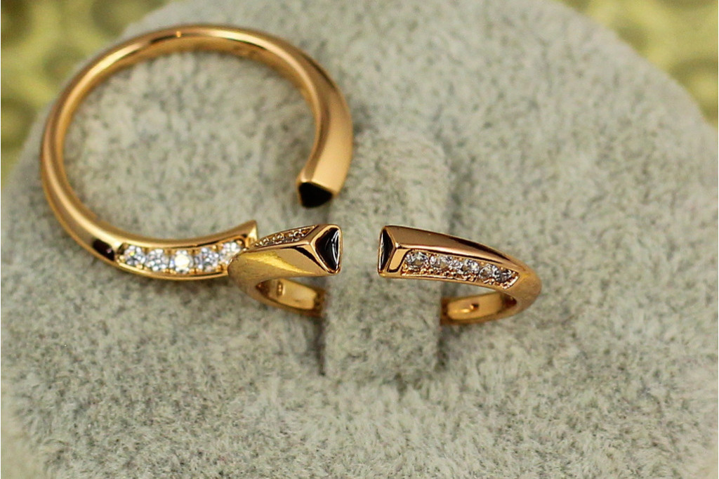 Кольцо Xuping Jewelry свирель р 16  золотистое