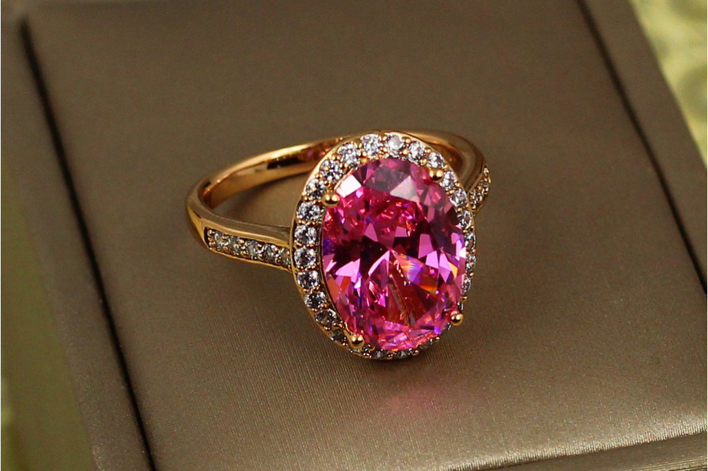 Кільце Xuping Jewelry малинки з рожевим каменем р 17 золотисте