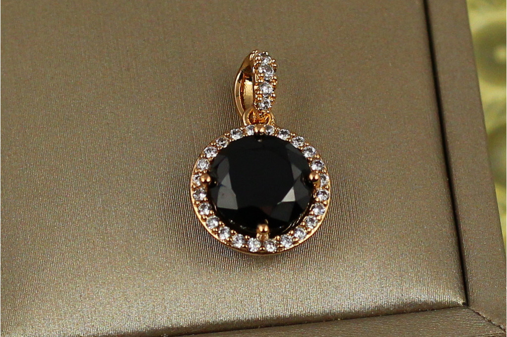 Кулон Xuping Jewelry круглый черный камень в ободке 1.2 см золотистый