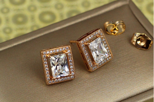 Сережки гвоздики Xuping Jewelry прямокутний обідок з білим фіанітом 1.3 см золотисті