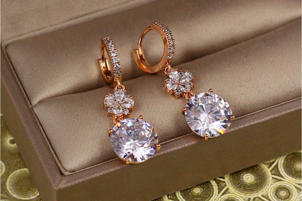 Серьги Xuping Jewelry подвески цветок с камнем 3 см золотистые