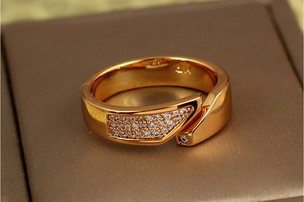 Кольцо Xuping Jewelry сиам р 16+  золотистое
