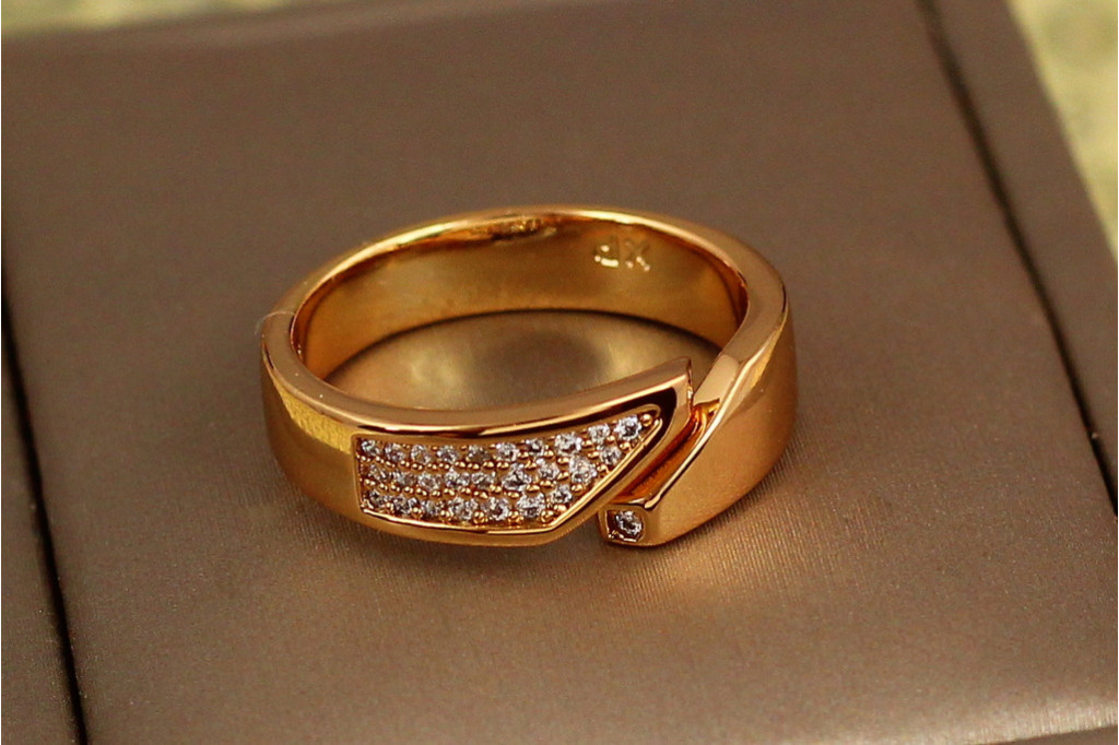 Кольцо Xuping Jewelry сиам р 18+  золотистое