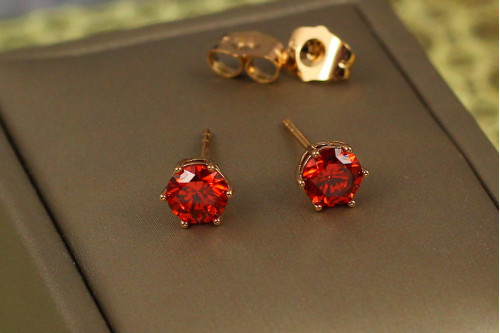 Серьги гвоздики  Xuping Jewelry красный фианит на шесть креплений 6 мм золотистые