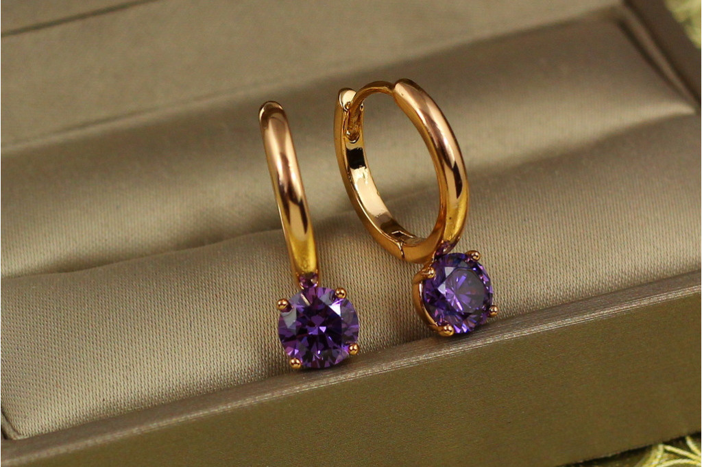 Серьги  Xuping Jewelry кольцо с фиолетовым камнем 2.1 см золотистые