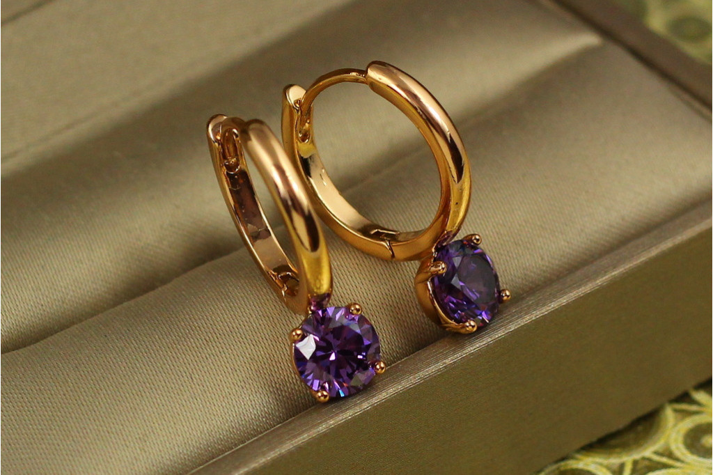 Серьги  Xuping Jewelry кольцо с фиолетовым камнем 2.1 см золотистые