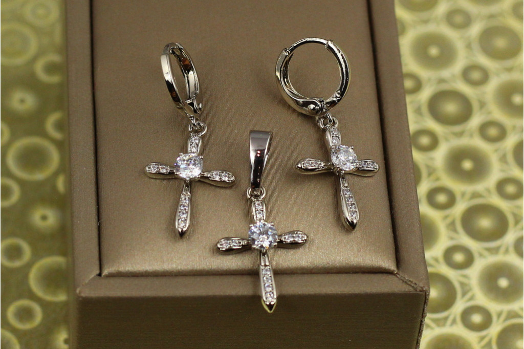 Набор Xuping Jewelry серьги  с кулоном крестики крупный камень серебристый