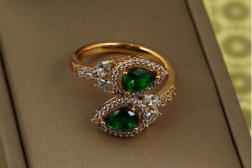 Кільце Xuping Jewelry Росинки із зеленим каменем р 18 золотисте