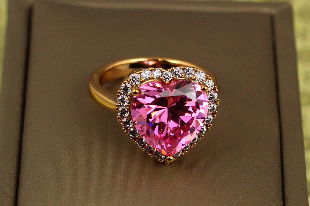 Кольцо Xuping Jewelry сердце океана с розовым камнем 1,6 см р 20  золотистое
