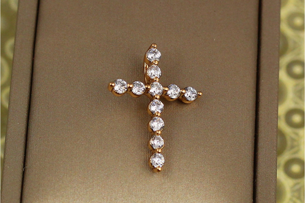 Крестик Xuping Jewelry для тонкой цепи с крупными фианитами 2,4 см золотистый