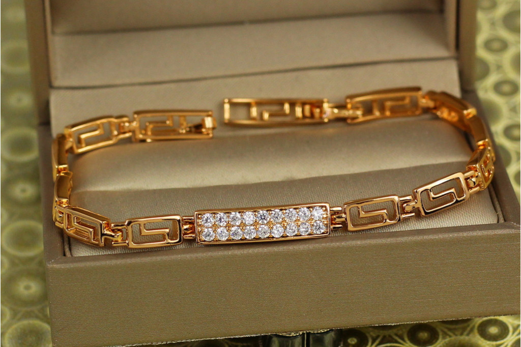 Браслет Xuping Jewelry Позиция с фианитовой пластиной  17 см 6 мм золотистый
