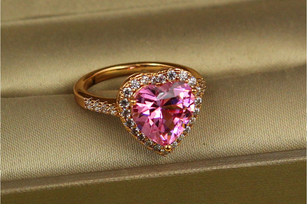 Кільце Xuping Jewelry серце океану з розовим каменем 1,4 см р 18 золотисте