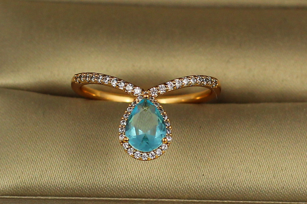 Кільце Xuping Jewelry Попелюшка з блакитним каменем р 18 золотисте