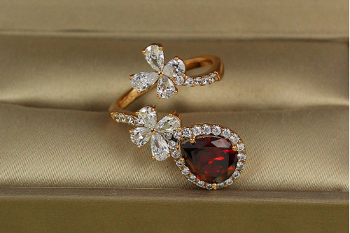 Кільце Xuping Jewelry Марсель з червоним каменем розсувне р 18 золотисте