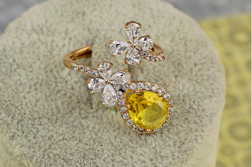 Кільце Xuping Jewelry Марсель з жовтим каменем розсувне р 18 золотисте