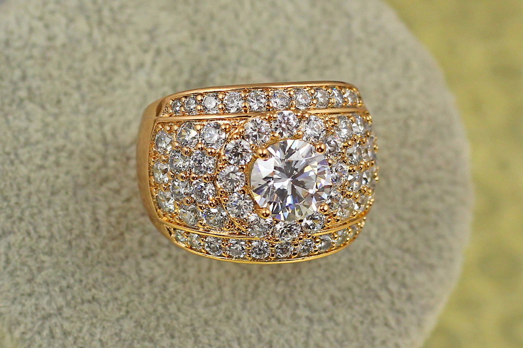 Кільце Xuping Jewelry бочечка з камінням р 18 золотисте