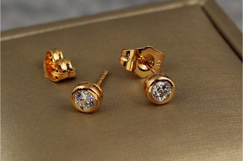 Серьги гвоздики Xuping Jewelry камень в ободке 4 мм золотистые